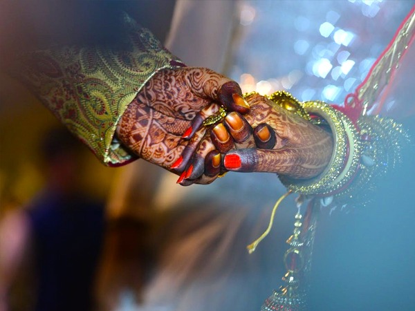 अपने होने वाले पार्टनर से पैसे के संबंध में खुलकर बात करो