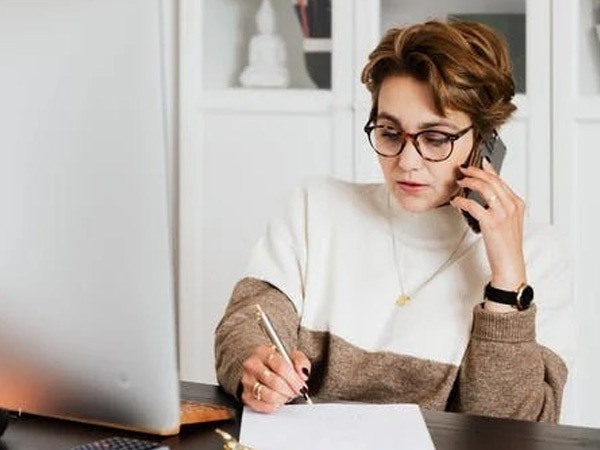 तलाक और पति की मौत के बाद दूसरों पर निर्भरता कम 