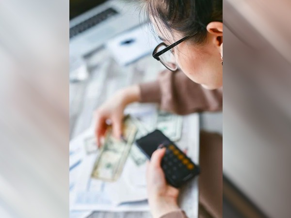 आर्थिक आजादी से महिलाएं होती हैं आत्मविश्वास से लबरेज 