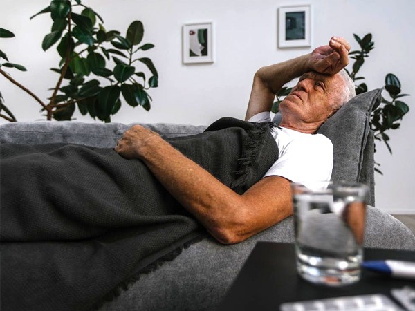 इन लक्षणों पर डॉक्टर से तुरंत संपर्क करें