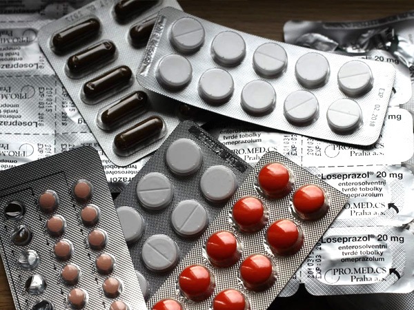 जरूरी दवाइयां रखना ना भूलें