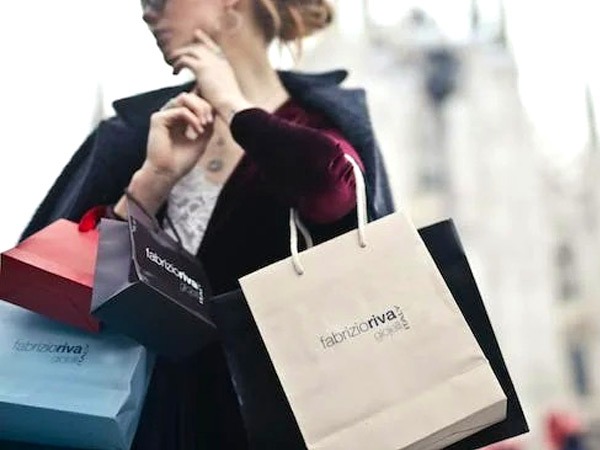 बड़े ब्रांड्स से शॉपिंग करना बड़े ब्रांड्स से शॉपिंग करना