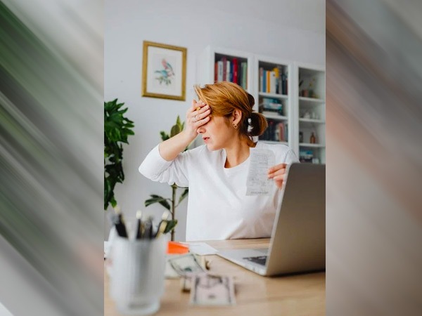 खर्च हुए पैसों का रिकॉर्ड ना रखना खर्च हुए पैसों का रिकॉर्ड ना रखना