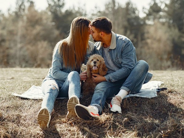 एक दूसरे की बातों को सुनना-