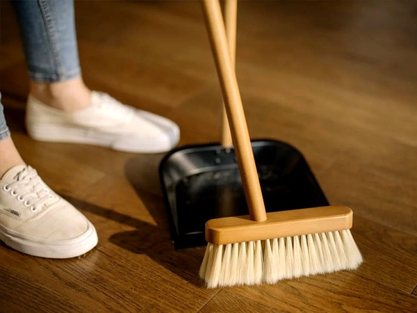 घर की सफाई ना करना