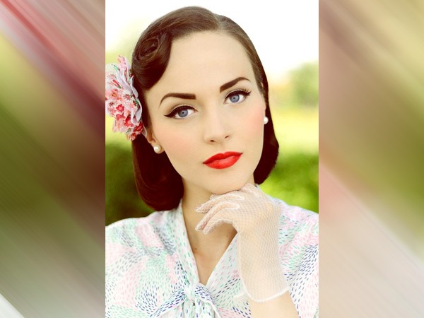 Retro Makeup Look : बुशी आईब्रोज़