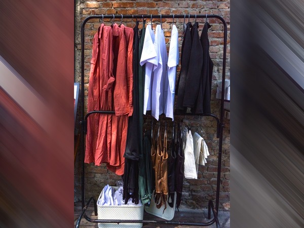 Fashion Tips: कपड़ों को सिकुड़न से इन तरीकों से बचाएं 