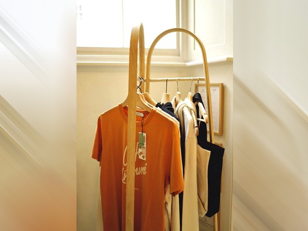 Fashion Tips: कपड़ों को सिकुड़न से इन तरीकों से बचाएं 