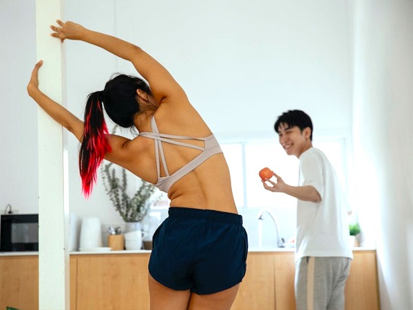 5-minute kitchen workout for women