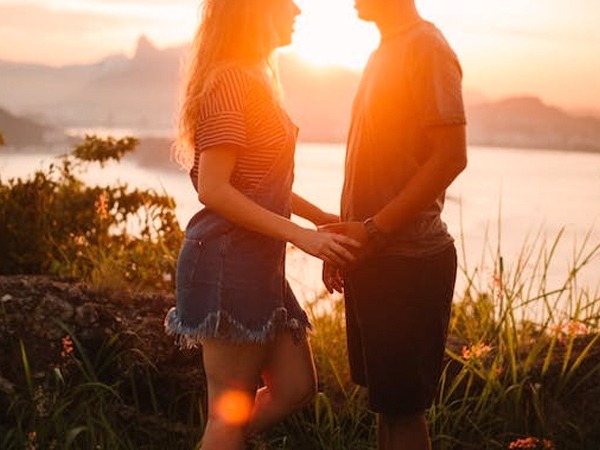 Relationship Tips: अपनी फीलिंग्स को काबू रखें