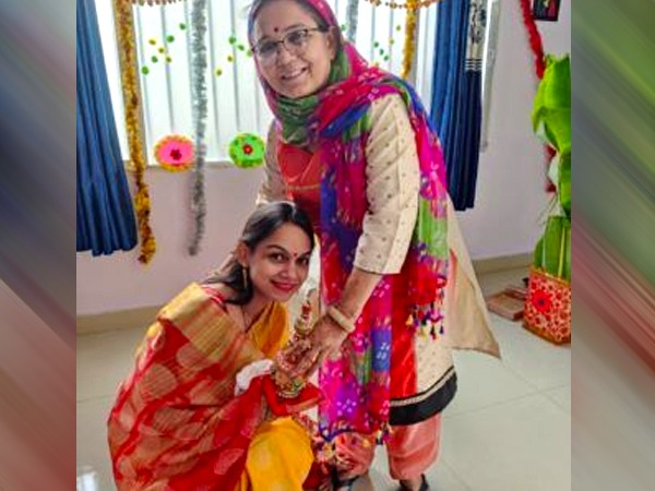 Hindu Rituals: 7. चरण स्पर्श 