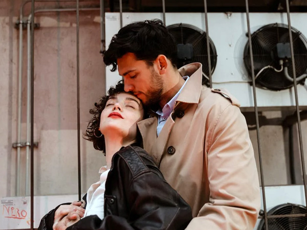 4. क्रीम बेस्ड कॉस्मेटिक चुनें 4. क्रीम बेस्ड कॉस्मेटिक चुनें