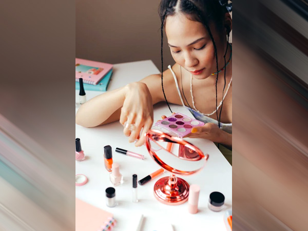 5. अंत में एक सेटिंग स्प्रे 5. अंत में एक सेटिंग स्प्रे