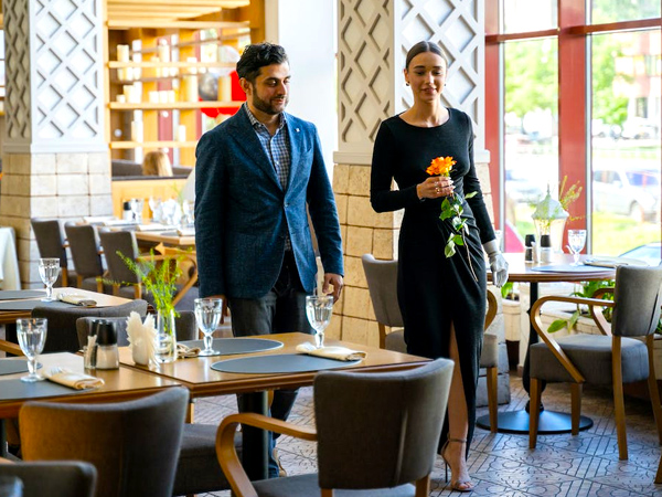 First date worst Places: एक महंगा रेस्टोरेंट