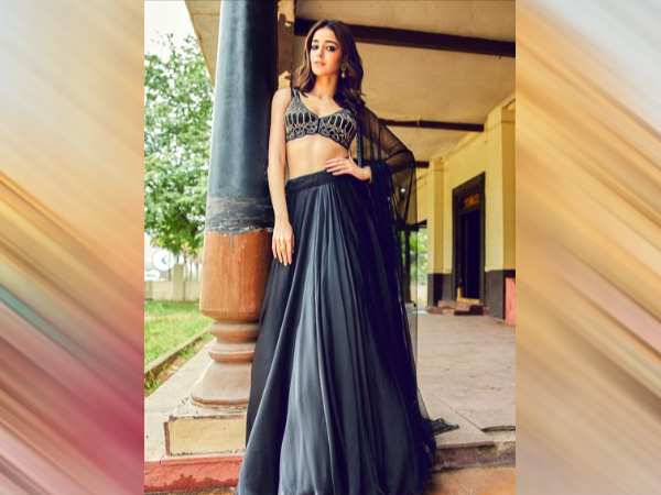 3. काला लहंगा सेट