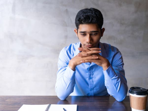 अपने दुखों को न करें साझा