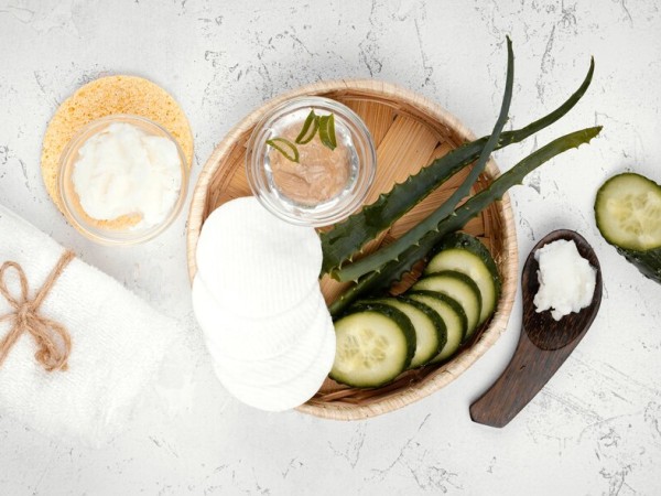 नारियल पानी और खीरे का आई मास्क