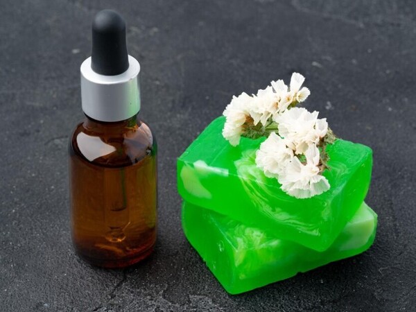 2. कैस्टाइल साबुन और ग्लिसरीन बॉडी वॉश 2. कैस्टाइल साबुन और ग्लिसरीन बॉडी वॉश