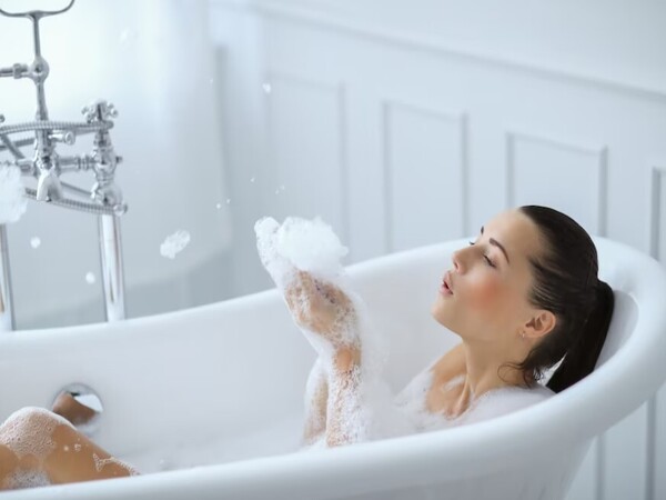 1. ब्लैकहेड्स के लिए टी ट्री ऑयल बाथ