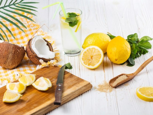 नारियल पानी और नींबू के रस का टोनर