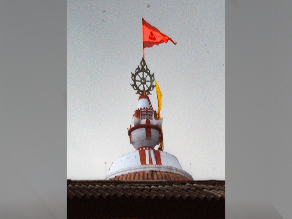 ध्वज का आकर त्रिकोणीय ही क्यों होता है?