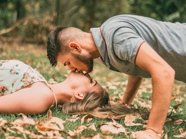 Relationship Tips: पार्टनर के साथ कडलिंग काफी जरूरी