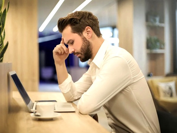 Albert Einstein's Life Rules: अपनी प्रॉब्लम को किसी से ना शेयर करें-