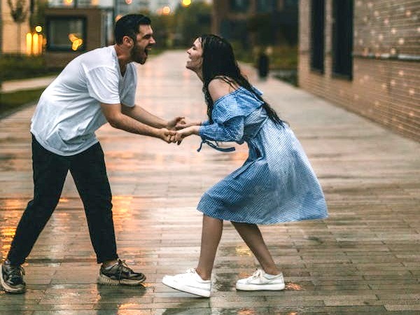 Relationship Tips: आप दोनों के झगड़ने का तरीका भी अलग होगा