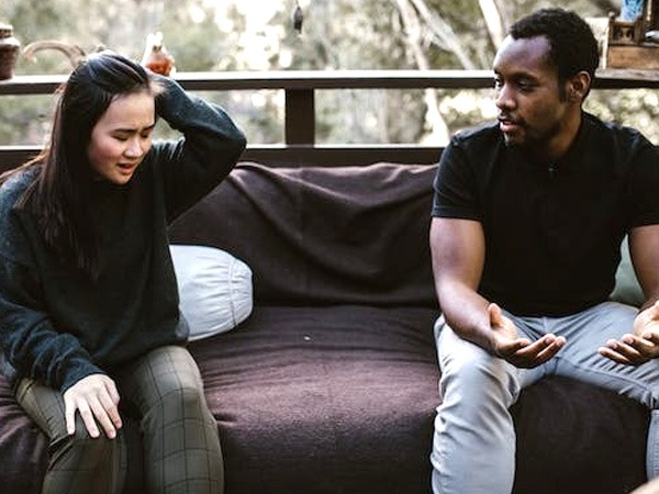 Relationship Tips: पत्नी को डॉमिनेट ना करें