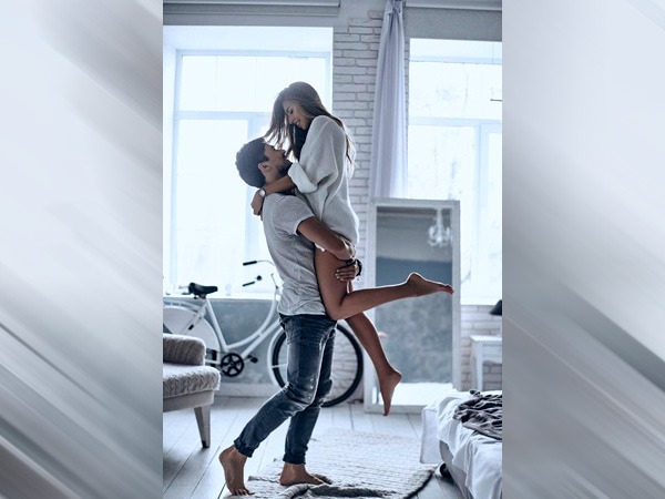 Relationship Tips: कुछ अनूठे फ़ोरप्ले आइडियाज़ 