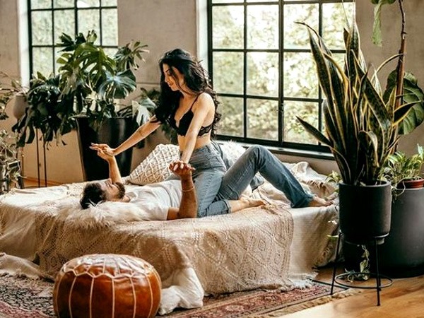 Physical Intimacy: औरत के लिए इंटिमेसी का सीधा मतलब