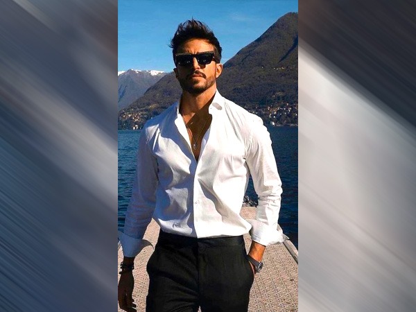 Men's Shirt Styling Tips: शर्ट के फैब्रिक का जरूर ध्यान रखें-