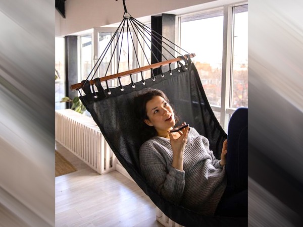 Relationship Tips: रिलेशनशिप में होने के बावजूद दूसरे लड़कों से प्यारभरी बातें करने वाली लड़कियां