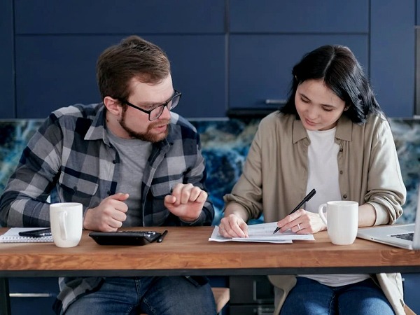 Wedding Tips : शादी के खर्चों और गिफ्ट्स को लेकर बातें