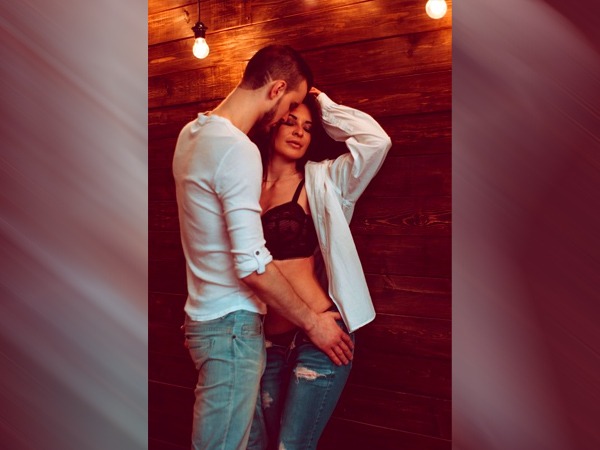 Relationship Tips: इन संकेतों से जानें आपका पार्टनर बेड पर मतलबी है