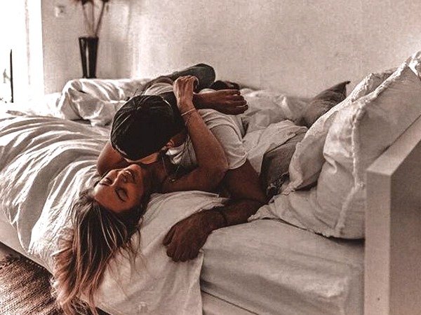 Relationship Tips: इन संकेतों से जानें आपका पार्टनर बेड पर मतलबी है