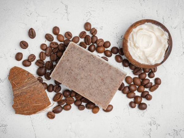 1. कॉफी स्क्रब: 1. कॉफी स्क्रब: