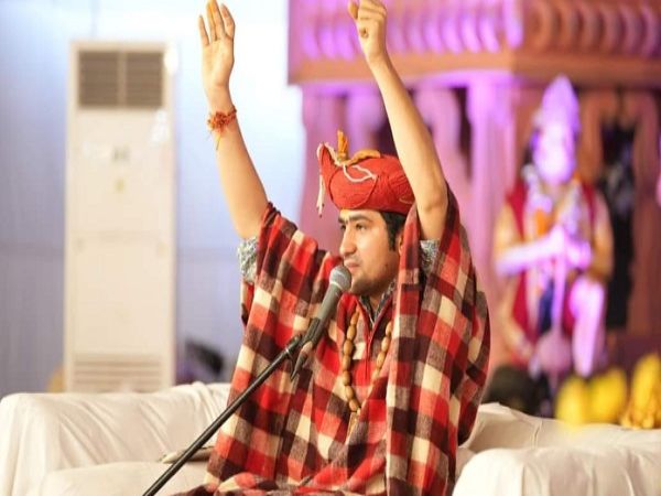 धीरेन्द्र शास्त्री कैसे करते हैं समस्याओं का समाधान?