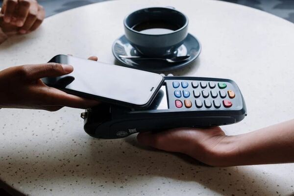 हमेशा खुद ना पेमेंट करें