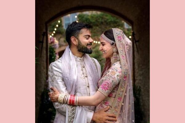 Love Marriage Tips : सही वक्त देखकर पैरेंट्स से बात करें-