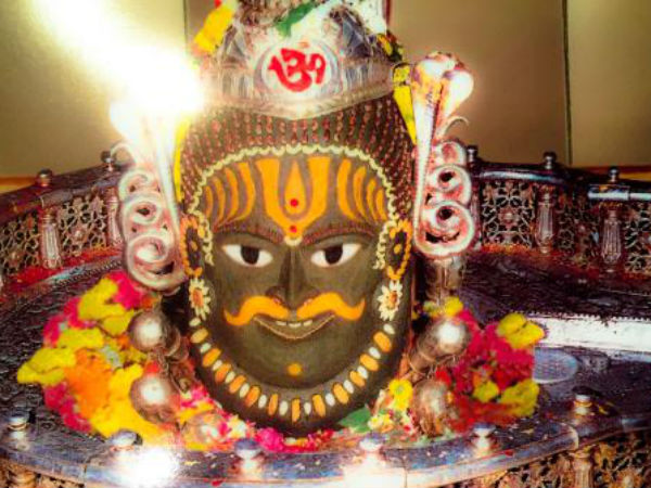 तीन खंड हैं ज्योतिर्लिंग के तीन खंड हैं ज्योतिर्लिंग के