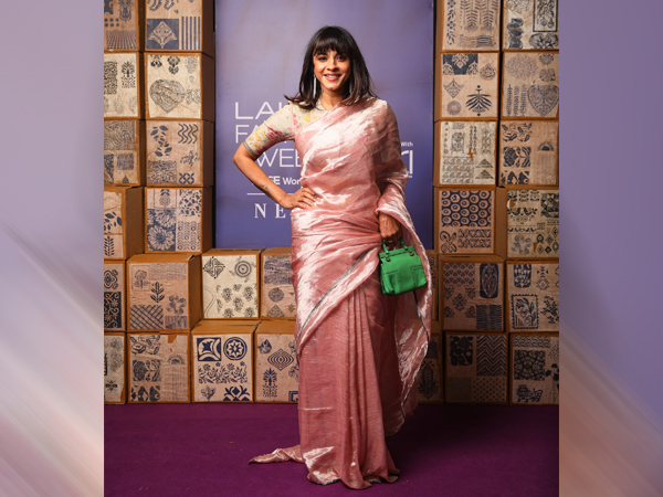 साड़ी में प्राकृति