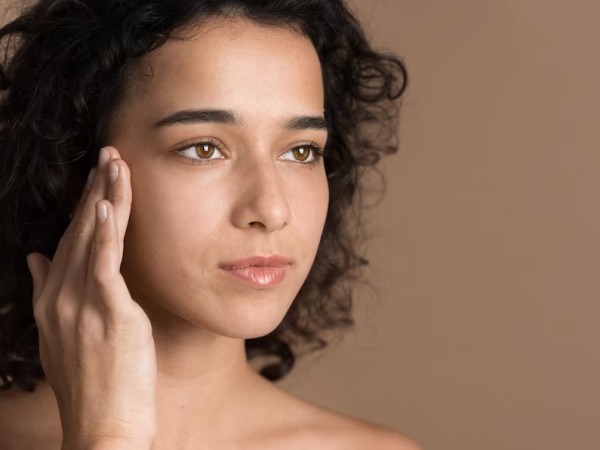 1. हाइड्रेट और मॉइस्चराइज