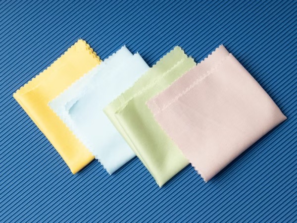 3. सीट सैनिटाइजर और टिश्यू का करें इस्तेमाल