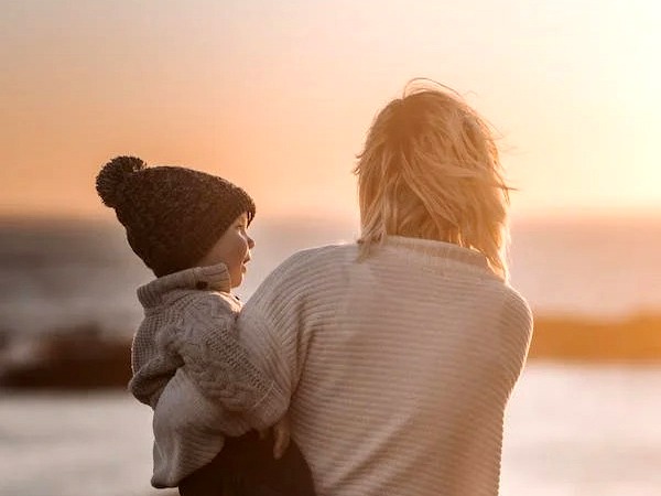 International Women's Day:सिंगल मदर ने नहीं पूछा जा सकता बच्चे के पिता का नाम