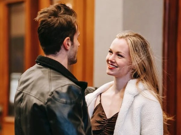 Relationship Tips: दोस्त बनकर भी आप को तकलीफ दे सकता है