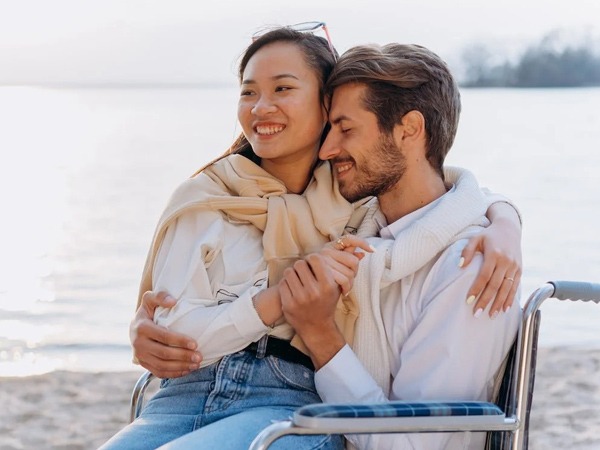 Relationship Tips : पार्टनर आपके पास्ट के बारें में ज्यादा जानकारी इकट्ठा करने लग जाए