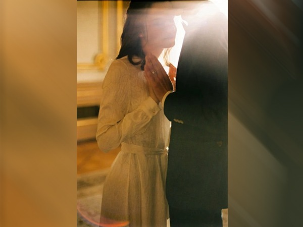 Relationship Tips : पार्टनर में जलन की भावना पैदा हो जाना 