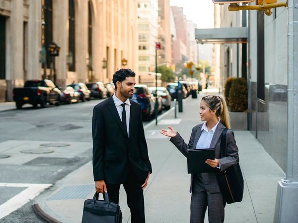 एक्स पार्टनर से ऑफिस में दूरी बनाकर रखें