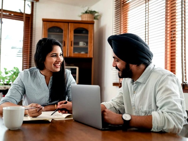 Financial Planning: दोनों में से एक पार्टनर अपनी आय खर्च करे